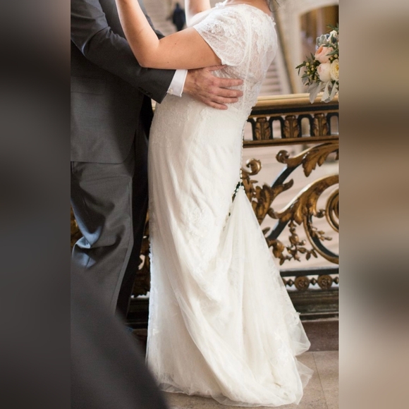 Vera Wang White Lace Wedding Dress Size 12 - Picture 6 of 11